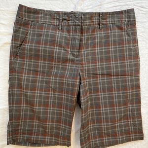BCBGMaxazria Bermuda shorts ladies size 6.